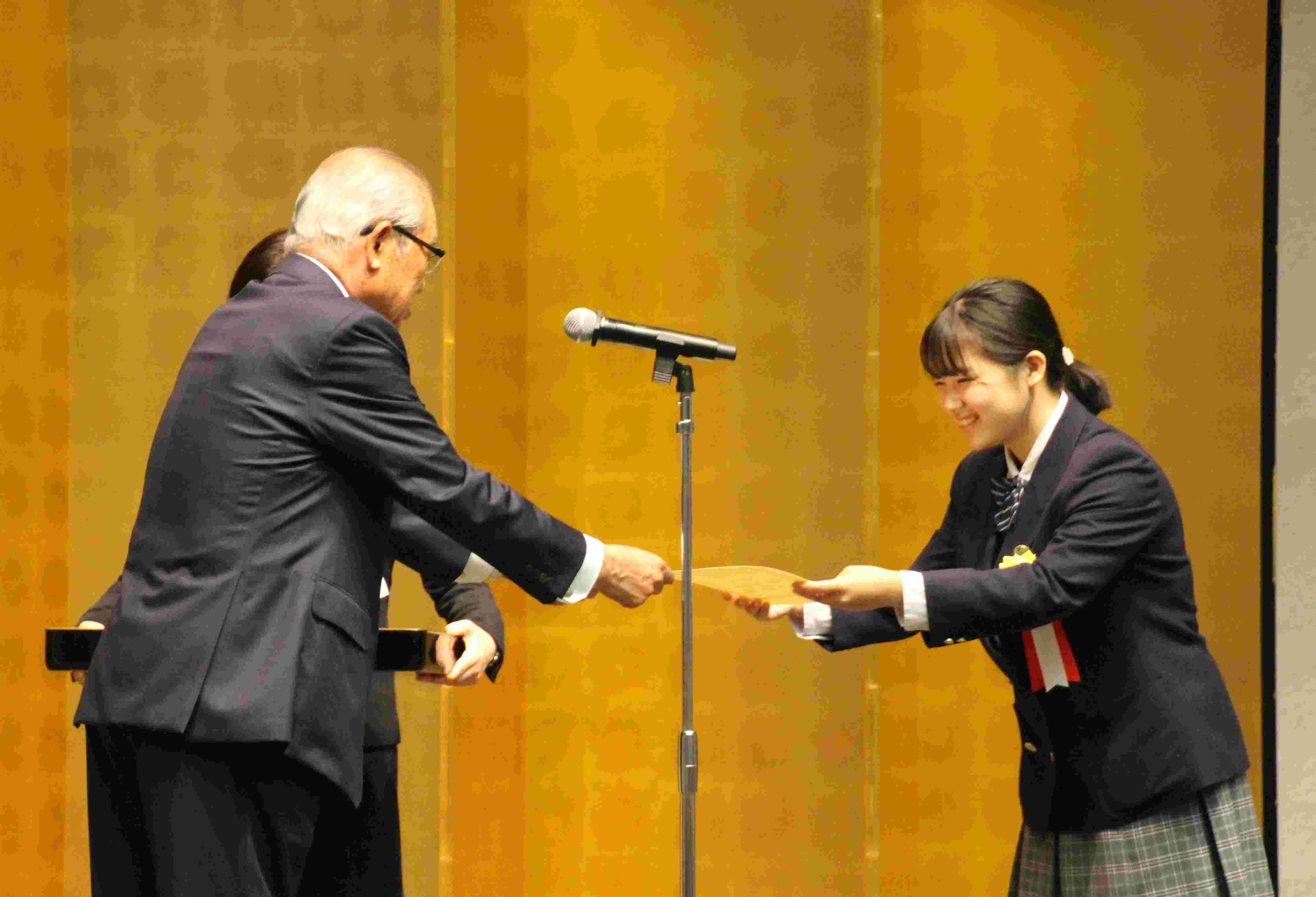 「第10回小さな助け合いの物語賞」で藤野涼子賞を受賞